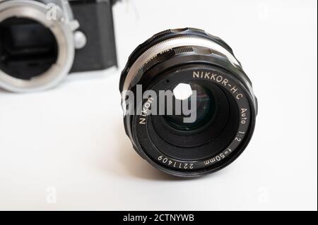 Nikon Nikkormat` FTN Kameragehäuse und Nikkor 50 mm 1:2 Objektiv Stockfoto